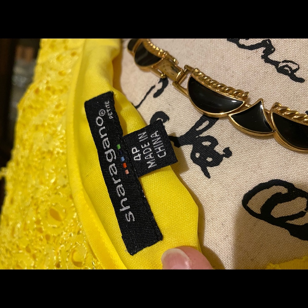 Beautiful Yellow Dress. - Picture 6 of 7